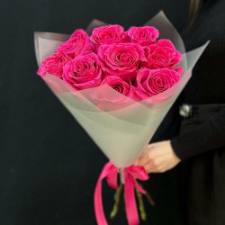 9 малиновых роз